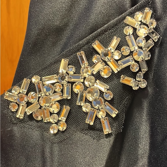 Women’s/Junior’s Formal Ballgown - Picture 5 of 6